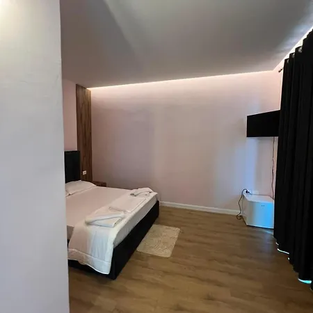 Gwin Hotel Fier